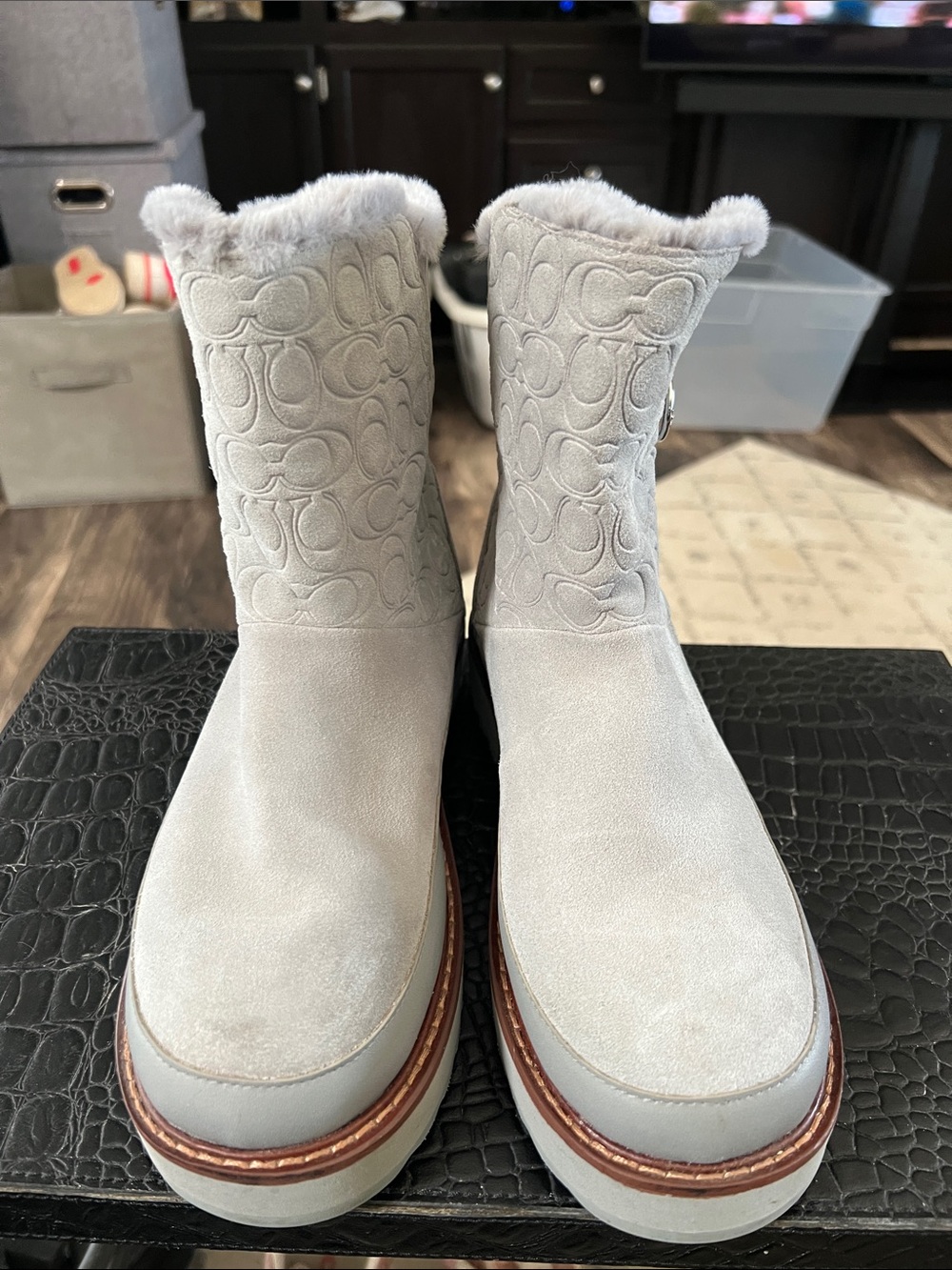 Coach soft suede boots w signature print - Picture 2 of 5